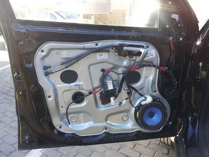 Снять обшивку двери на Hyundai Santa Fe CM 2006-2012