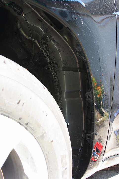 Разобранный подкрылок вид сзади Toyota RAV4