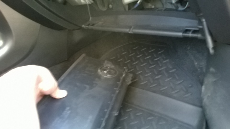 Полное снятие бардачка Toyota RAV4