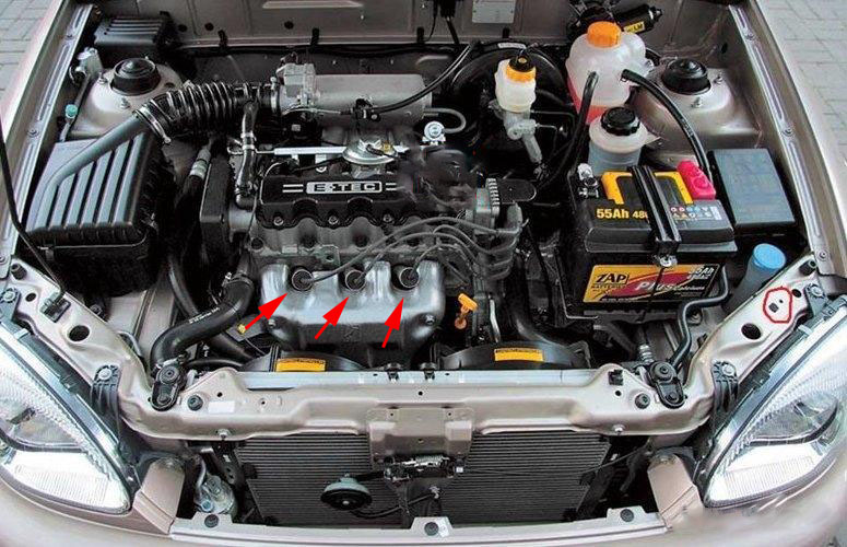 Расположение наконечников проводов на свечах зажигания Chevrolet Lanos
