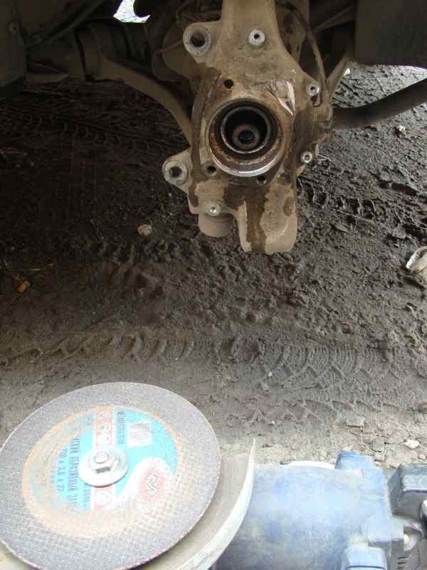 Откручивание подшипника ступицы от кулака Audi A4