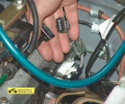 Снимаем датчик фазы ГАЗ 31105 Волга