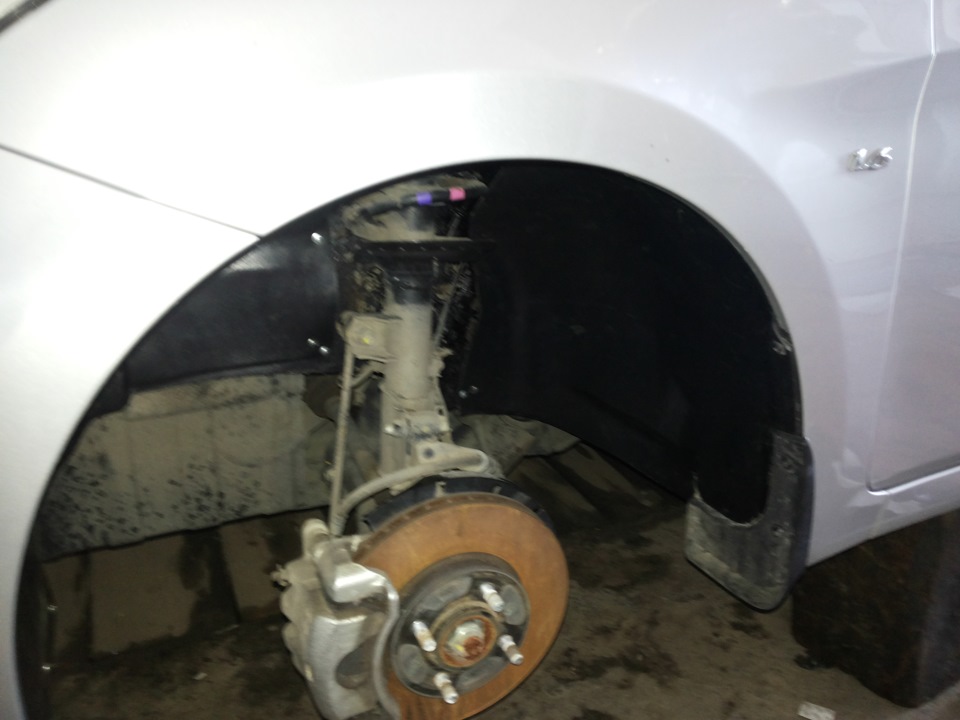 Снять колесо на автомобиле Hyundai Accent MC