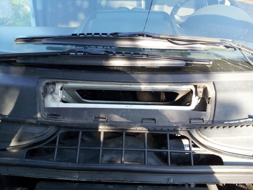 Замена салонного фильтра на автомобиле Mercedes-Benz Vito W639