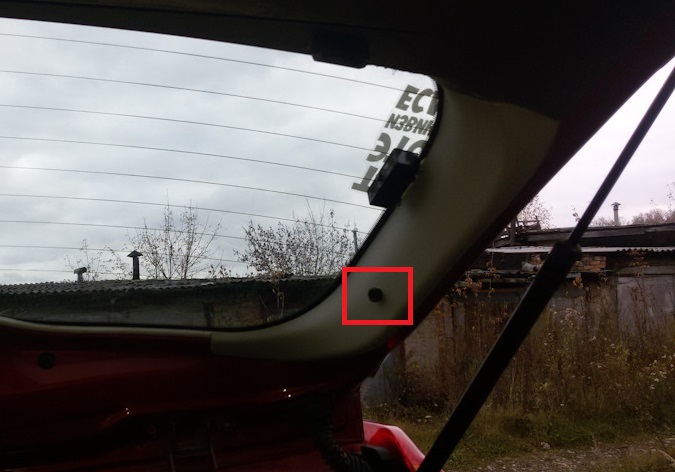 Снятие и установка обивки двери багажника Nissan Note 2004 - 2012