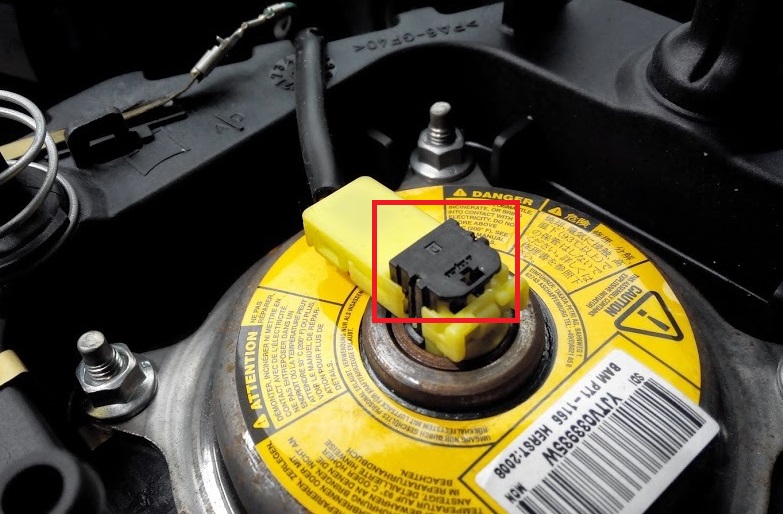 Снятие и установка подушки безопасности водителя Nissan Note 2004 - 2012