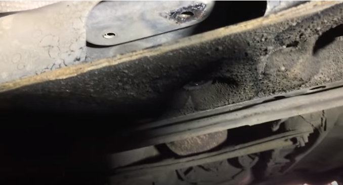 Замена задней опоры двигателя Nissan Note 2004 - 2012