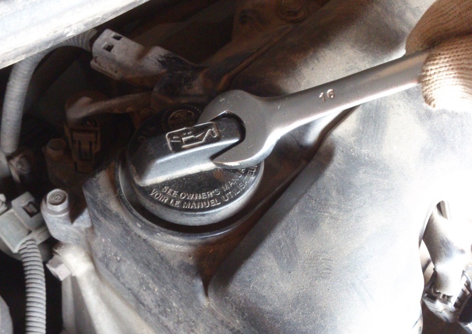 Проверка уровня и доливка моторного масла Honda Civic 2005 - 2011