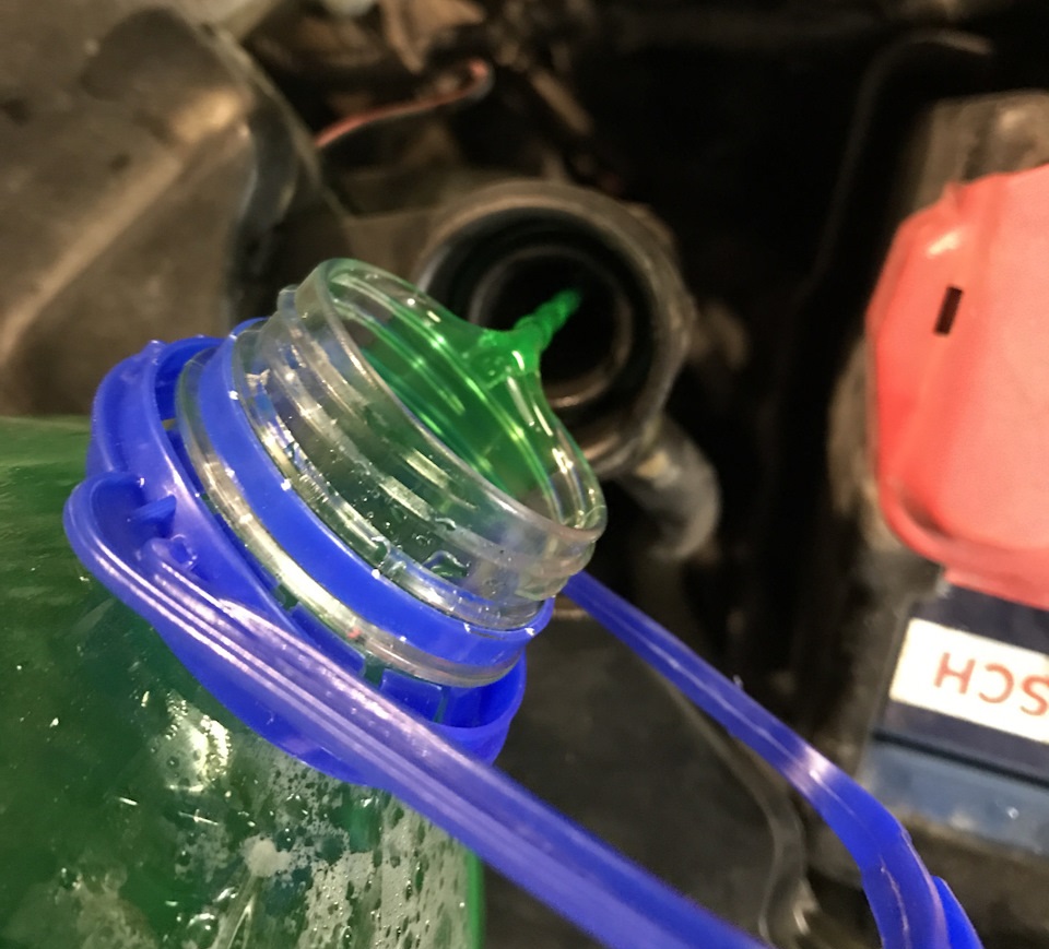 Проверка уровня и доливка охлаждающей жидкости Honda Civic 2005 - 2011