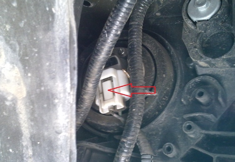 Замена лампы ближнего света Honda Civic 2005 - 2011