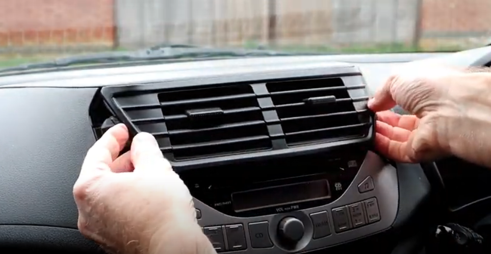 Снятие магнитолы на Suzuki Alto