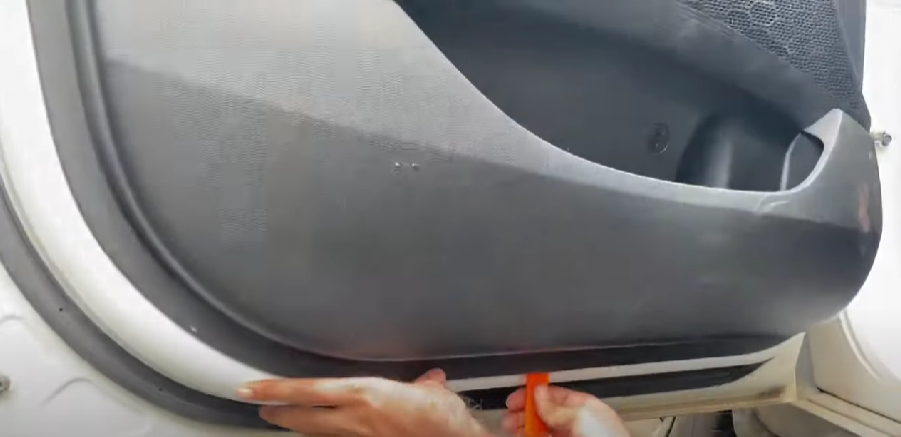 Замена моторчика переднего стеклоподъемника Hyundai Creta